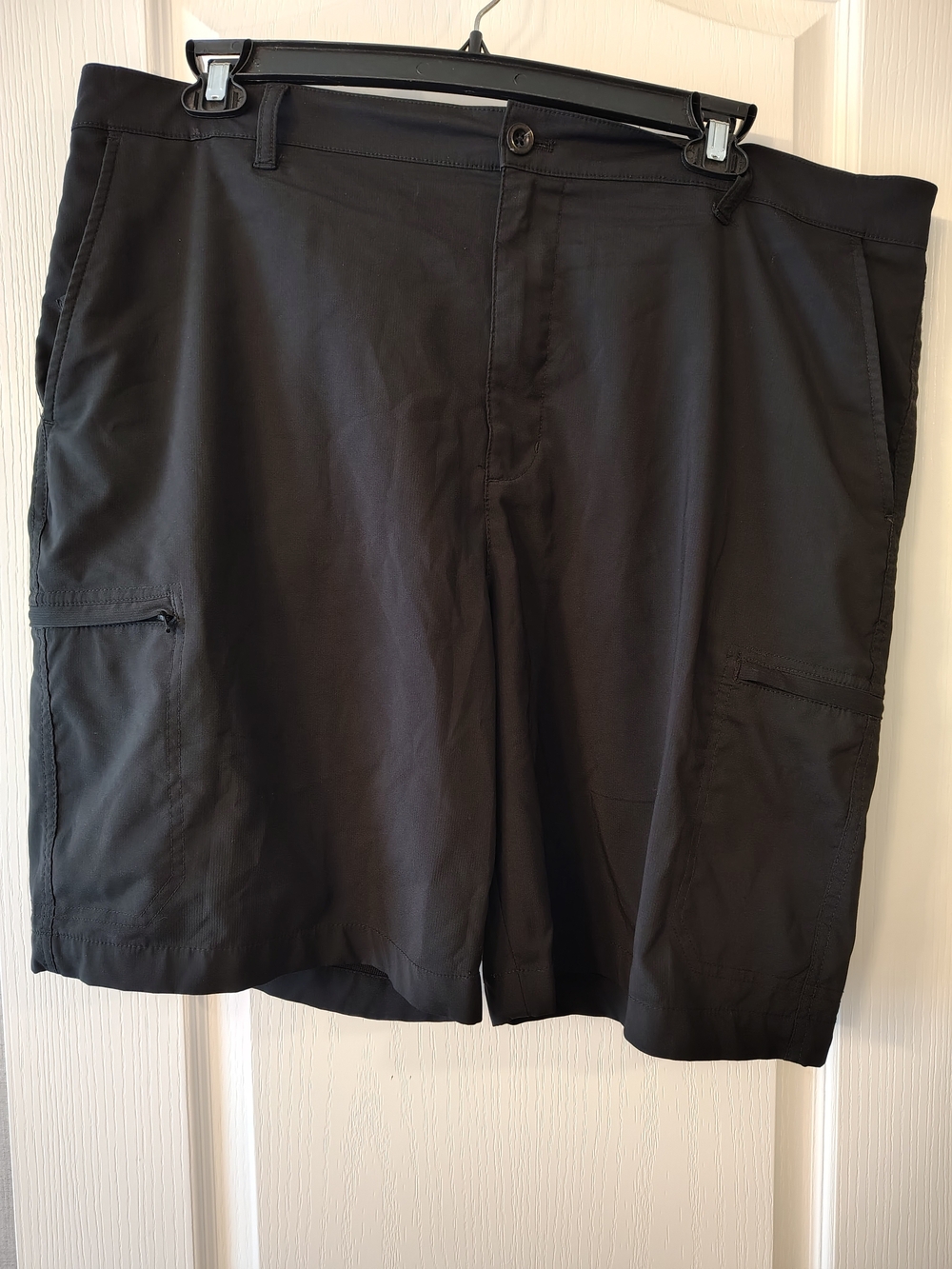 Chaps Men's Black Cargo Shorts